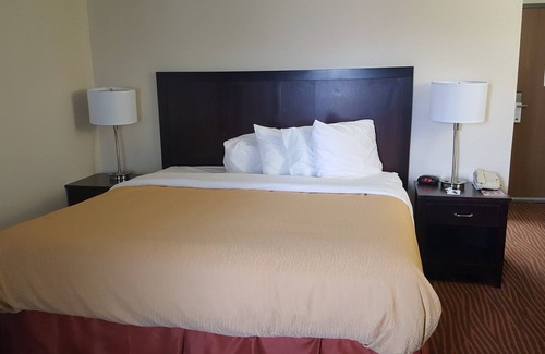 Muscatine Hotel | AmericInn by Wyndham Muscatine