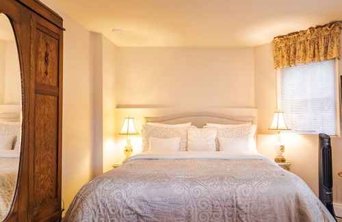 Rockland Bed & Breakfast | Amethyst Inn at Regents Park