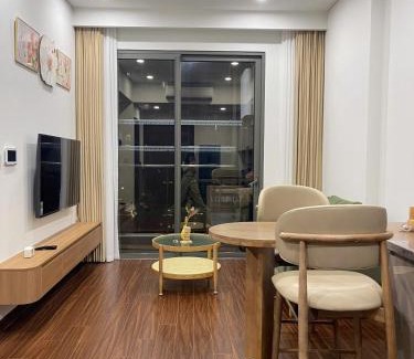 Gia Lam Hotel | Amhome Nhà Có Khách Ghé Chơi