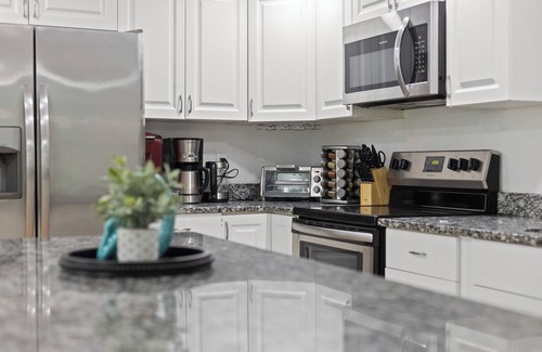 West Bradenton House | AMI Beaches + Heated Salt Pool & Jetted Spa + Game Room + Large Yard