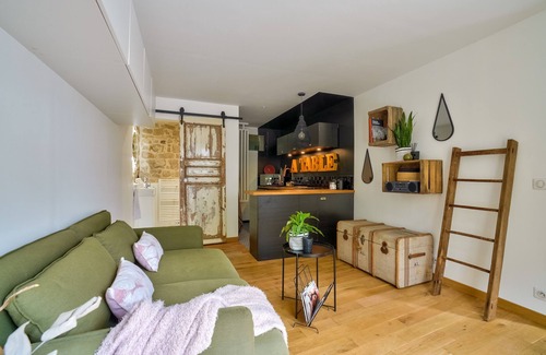 Auvers-sur-Oise Apartment | Amman - Self-contained studio with garden terrace