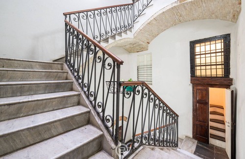 Historic Castle District House | Amo Castle Rooms - Suite Grey