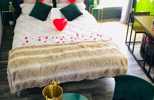 Les Sorinieres House | AMO'HOTE Suite élégance & Spa