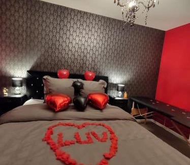 Vigneux-sur-Seine Apartment | Amour & Romance l Jacuzzi XXL l Table de massage