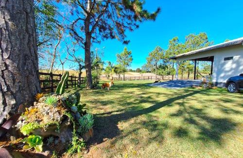Jaguaruna House | Ampla casa de sítio com lagoa.