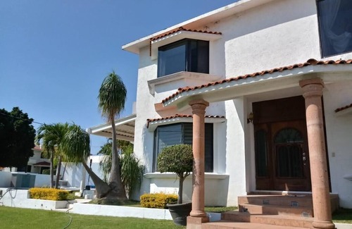 Lomas de Cocoyoc House | Amplia casa con alberca. Ideal para vacaciones con toda la familia.