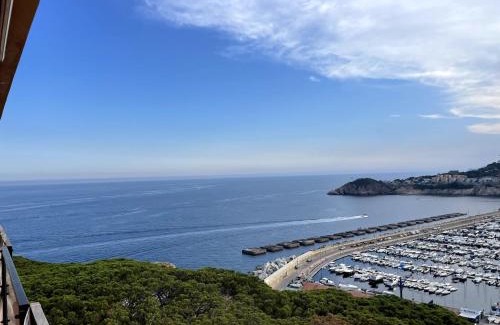 Sant Feliu de Guixols Apartment | An apartment with an ocean view