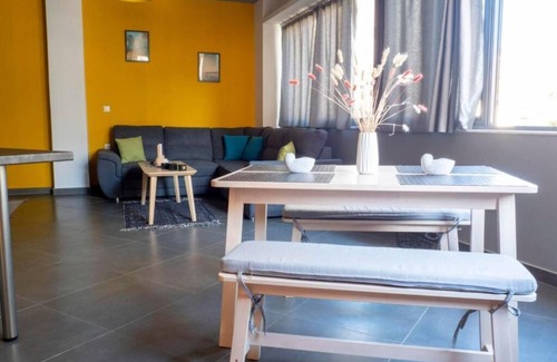 Thissio Apartment | An apartment in the heart of Athens near famous str Ermou and Romanian Agora.