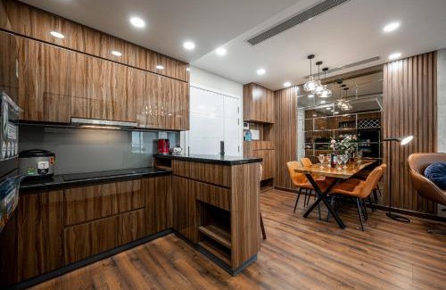 Phuong 8 Apartment | An Corner - Terra Royal 2 Bedrooms Nice View