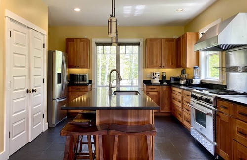 Sun Valley House | An exquisite modern home, high-end neighborhood, below the Sawtooth wilderness.