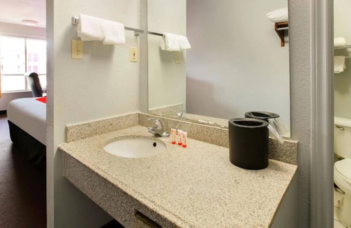 Texarkana House | An Upscale & Best Suite! W/ 24 hr Front Desk