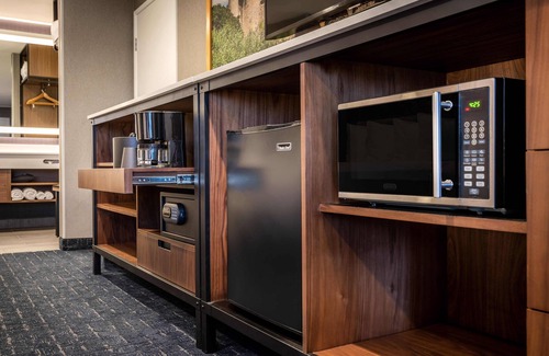 Anaheim Resort Hotel | Anaheim Camelot Inn & Suites