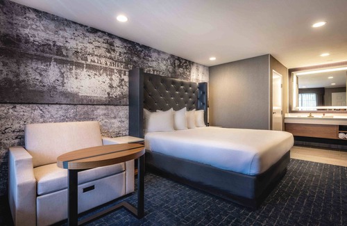 Anaheim Resort Hotel | Anaheim Camelot Inn & Suites