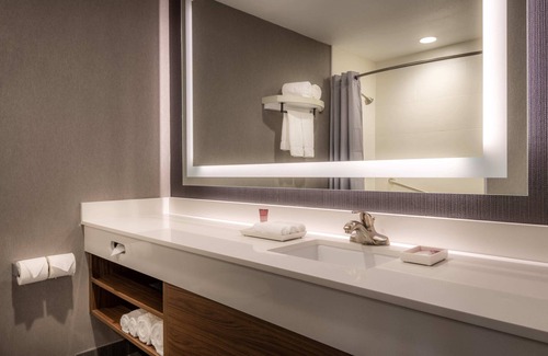 Anaheim Resort Hotel | Anaheim Camelot Inn & Suites