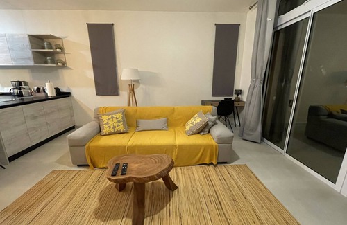 Paea Apartment | Ananahi plage for a relaxing stay by the beach and pool