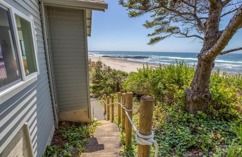 Lincoln City House | Anchor Blue