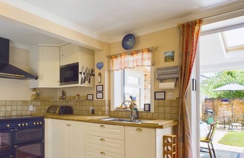 Ryde House | Anchor Down Close to the Beach Cafes and Restaurants