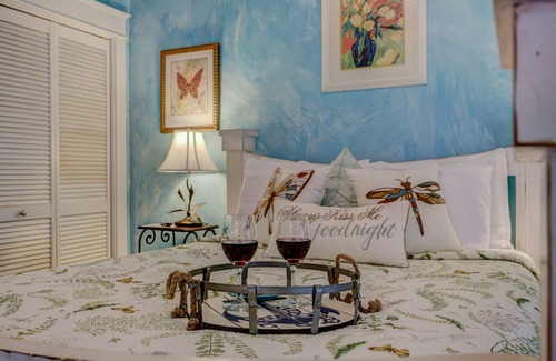 Wallaces New Smyrna Bed & Breakfast | Anchor Inn NSB Bed & Breakfast