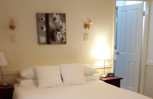 Rockingham House | Anchorage Guest House