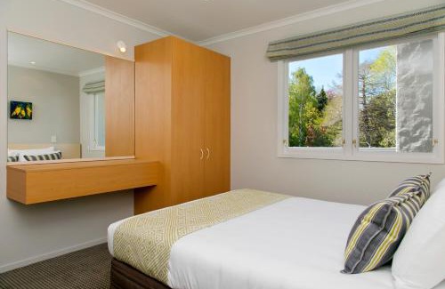 Two Mile Bay Hotel | Anchorage Resort Taupo NZ