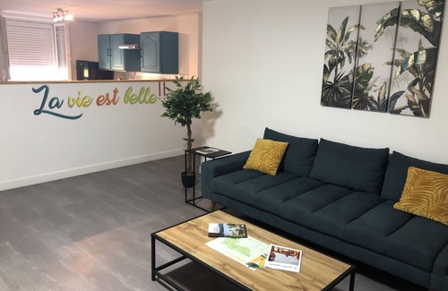 Puylaurens Cottage | Ancien Corps de Ferme au Milieu des Tournesols