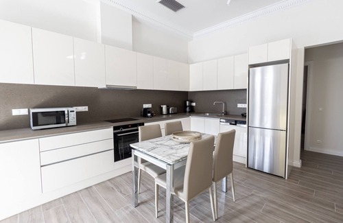 Plaka Apartment | Ancient Athens Great Apt Home Office w/Acropolis View