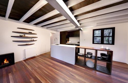 Warburton House | Ancient Future style at Warby Sabi