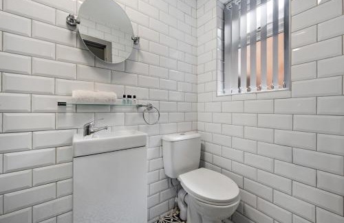 Anfield House | Anfield Nest - Air Host & Stay - 3 bed 3 bath