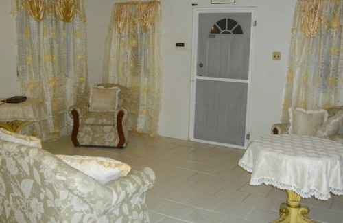 Bromefield House | Angela Vacation Home