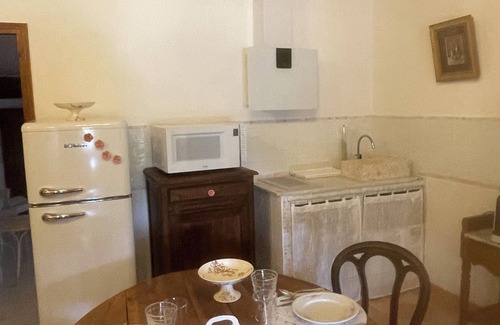 Violes Apartment | ANGELOT apartment for 2 people on the 2nd floor pets allowed under 16 kg