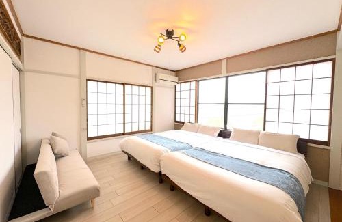 Yugawara Villa | ANGO YUGAWARA New Open 駅から車で9分 デッキで無料でBBQで楽しめる プロジェクターと卓球台あり