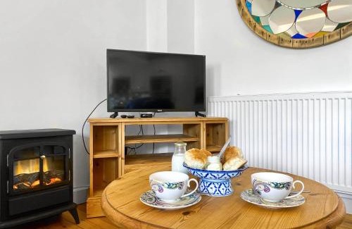Wells House | Anjou Bijou