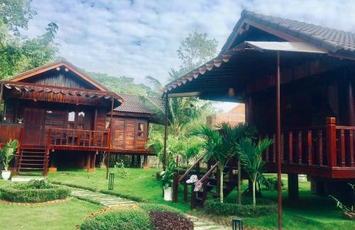 Ong Lang Hotel | Anna Pham Bungalow - Friendly Local