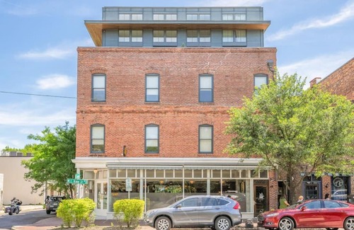 Yamacraw Village Apartment | Annabelle 4A - Top Floor Loft Downtown With Patio