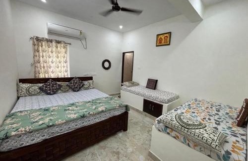 Tirupati House | Annamaiah Guest House & Homestay - Tirupati - Home Food Service