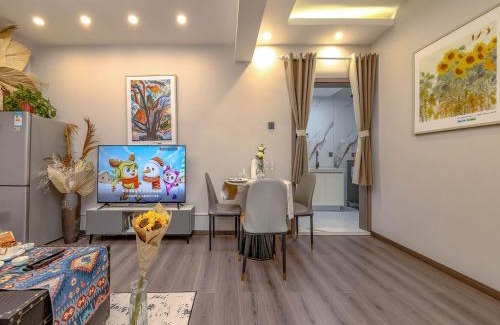 Kunming City Centre Apartment | Annie Apartment - only 120 metres from Metro Line 2 Exit B of Chuanxingulou