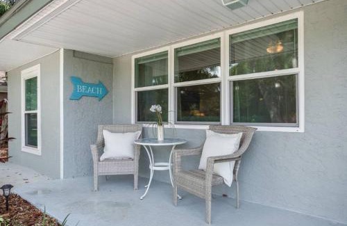 Arlington Park House | Annie's Escape - 5 mins to Downtown - HotTub