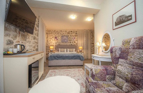 Kotor Old Town House | Antika Guesthouse