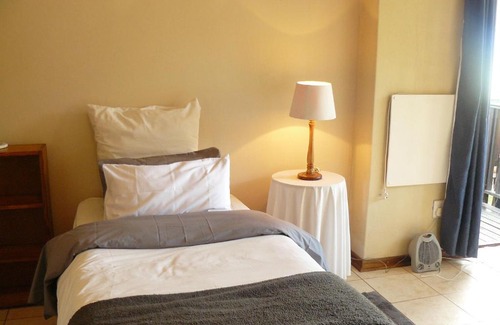 Grahamstown House | Antique Silk Self Catering Unit