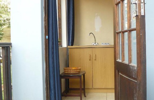 Grahamstown House | Antique Silk Self Catering Unit