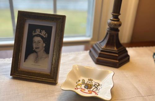 Thompsonville Bed & Breakfast | Antique1242 British Bed & Breakfast