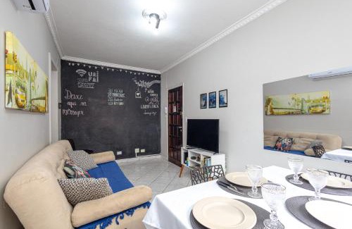 Tupi Apartment | Apê na Tupi com Ar Condicionado nos Quartos e Sala, Garagem e a 100m da praia