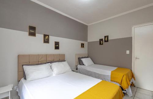 Tupi Apartment | Apê na Tupi com Ar Condicionado nos Quartos e Sala, Garagem e a 100m da praia