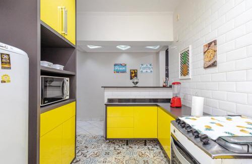 Tupi Apartment | Apê na Tupi com Ar Condicionado nos Quartos e Sala, Garagem e a 100m da praia