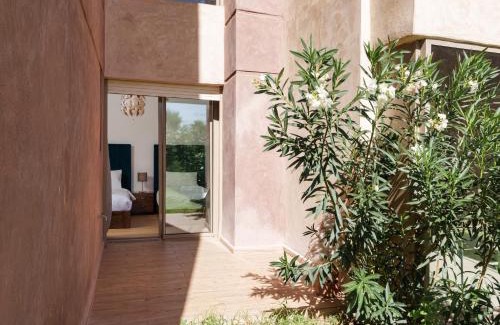 Menara Apartment | Apart Confort Front Pool-Garden