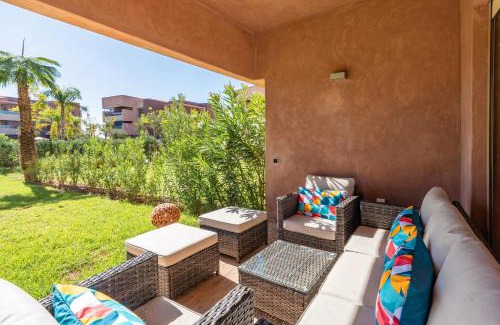 Menara Apartment | Apart Confort Front Pool-Garden