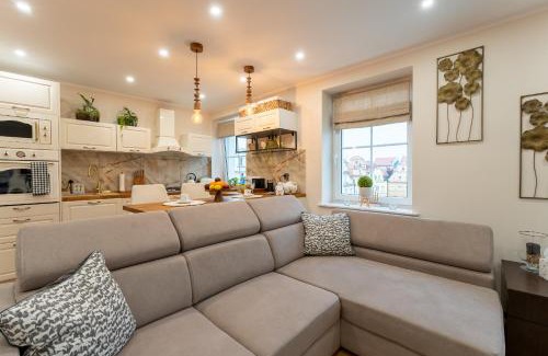 Jelenia Gora Apartment | Apartament Złoty Jelonek - 4 osobowy na Placu Ratuszowym - Space Apart