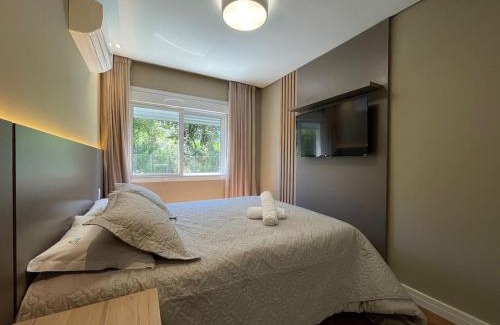 Quinta da Serra Apartment | Apartamento 2 dorm e VARANDA a 3 QD RUA COBERTA