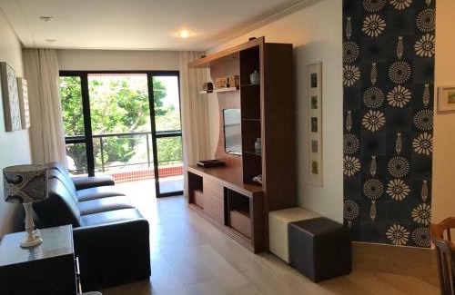 Enseada Azul Apartment | Apartamento com área externa na Bacutia - uma quadra do mar