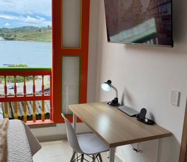 Guatape Apartment | Apartamento en el parque principal con vista a la represa